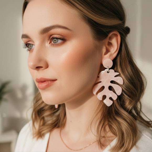 Pale Pink Monstera Leaf Earrings, Marbled Acrylic Dangle Earrings. 6 Cm - Picture 8 of 8